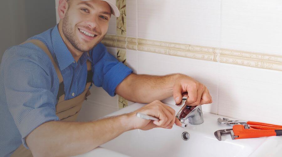 Kitchen faucet needs tightening in New Knoxville, OH
